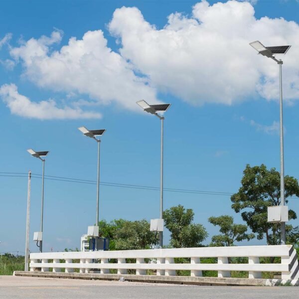 V-TAC 10228 Ηλιακό Φωτιστικό Δρόμου 70W 4000K με Γκρι Σώμα και Τηλεχειριστήριο - Image 2