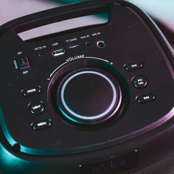 Osio OBT-8035 Φορητό ηχείο Bluetooth με USB, LED, AUX, TF, RC, FM,TWS, είσοδος για ενσ. μικρόφωνο, ασ. μικρόφωνο και τηλεχειριστήριο – 80W - Image 18